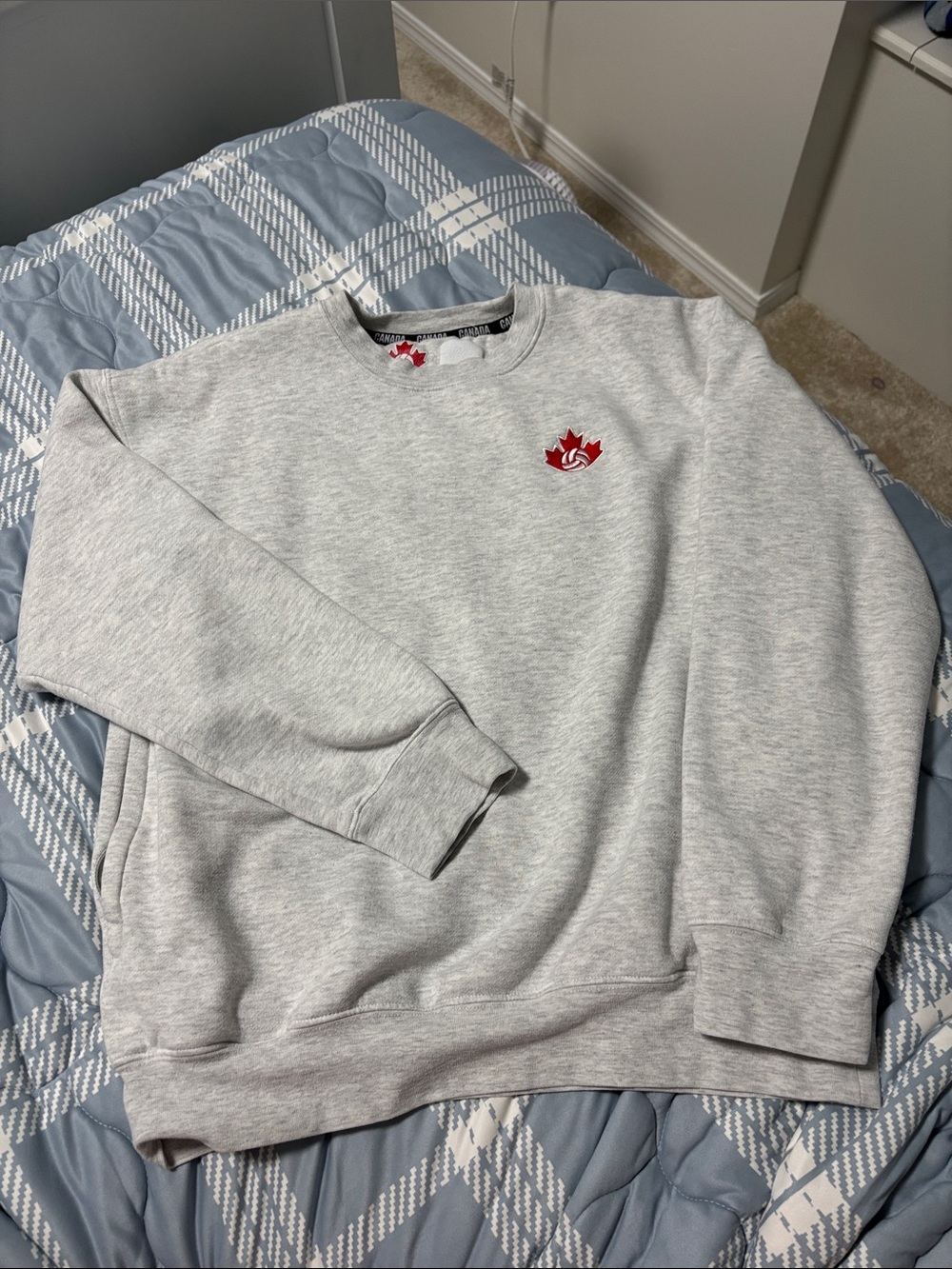 Volleyball Canada Woman’s Ash Gray Crewneck